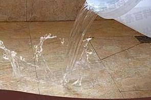 上林漏水维修 免砸砖防水材料该如何施工